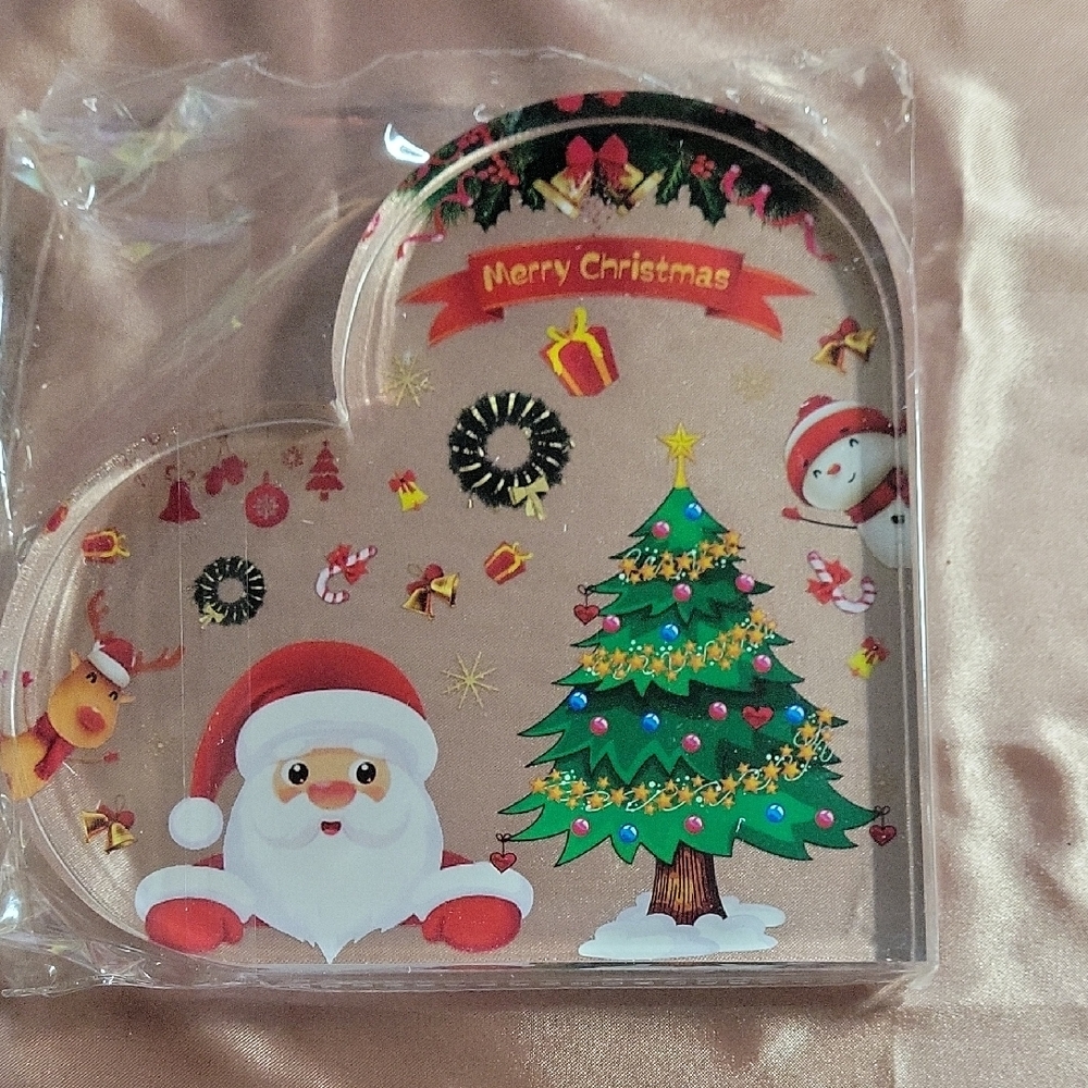 Festive Christmas Heart-Shaped Decor